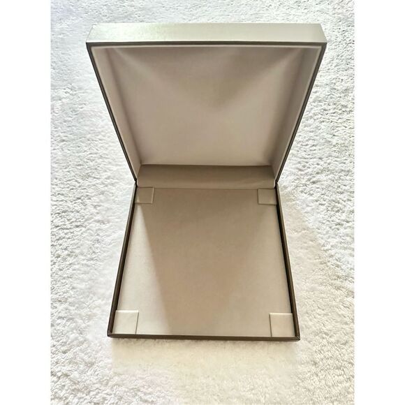 Chocolate brown Gucci accessories box - Picture 3 of 6